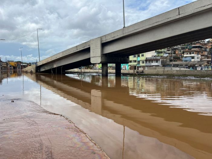 Trecho alagou na manhã deste domingo (22)