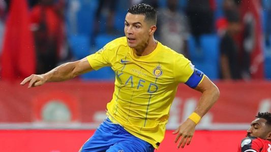 Cristiano Ronaldo acerta bolada em cinegrafista