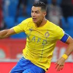 Ficou zonzo! Cristiano Ronaldo acerta bolada em cameraman; assista