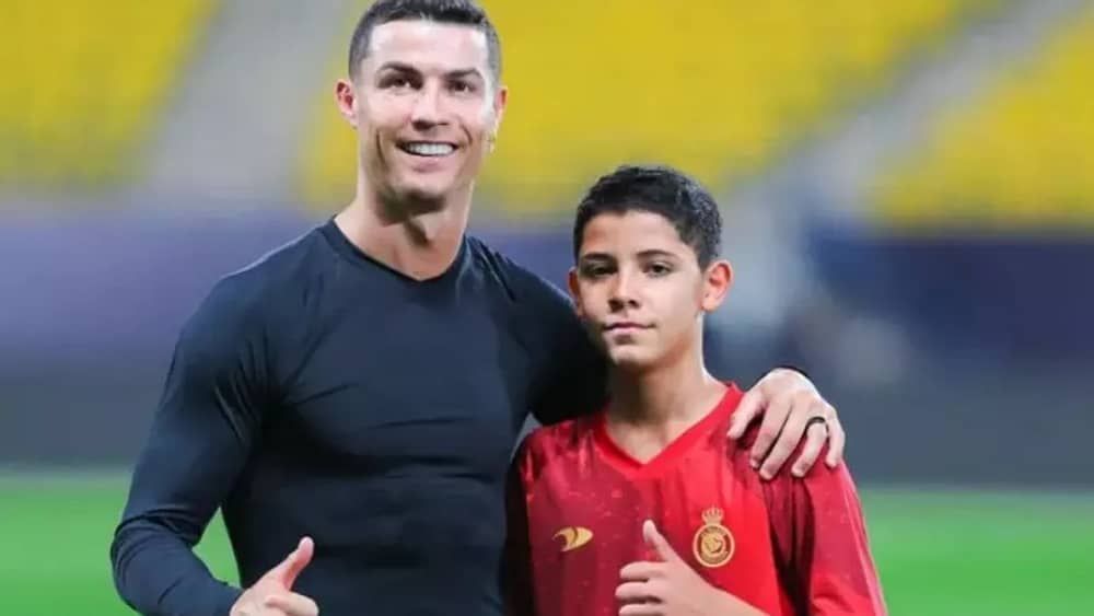 Filho de Cristiano Ronaldo marca gol pelo Al-Nassr e imita o pai; assista