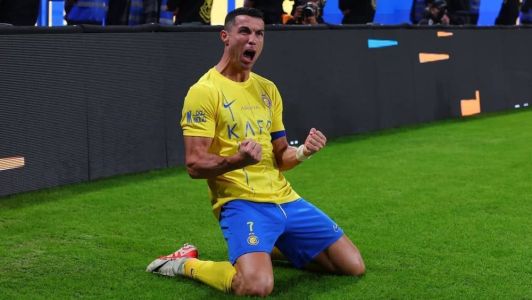 Cristiano Ronaldo marca duas vezes na partida contra o Al Akhdoud