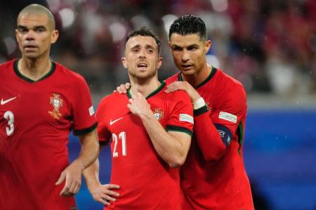 Cristiano Ronaldo e Diogo Jota em jogo da Seleção Portuguesa