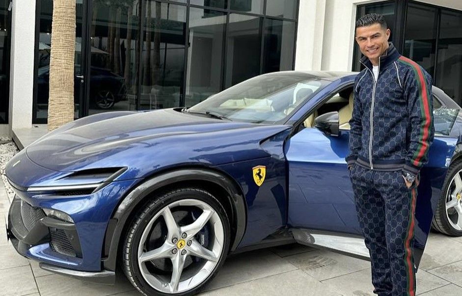Cristiano Ronaldo exibe nova Ferrari avaliada em R$ 7,4 milhões