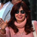 Cristina Kirchner consegue autorização da Justiça para receber visita de Lula em prisão domiciliar