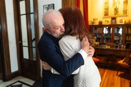 O presidente Lula em visita à ex-presidente da Argentina Cristina Kirchner