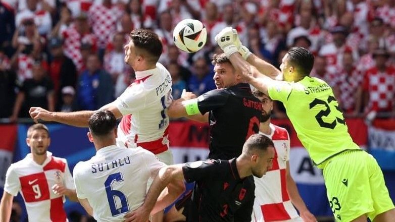 Croácia sai atrás, vira sobre Albânia, mas sofre empate nos acréscimos pela Eurocopa