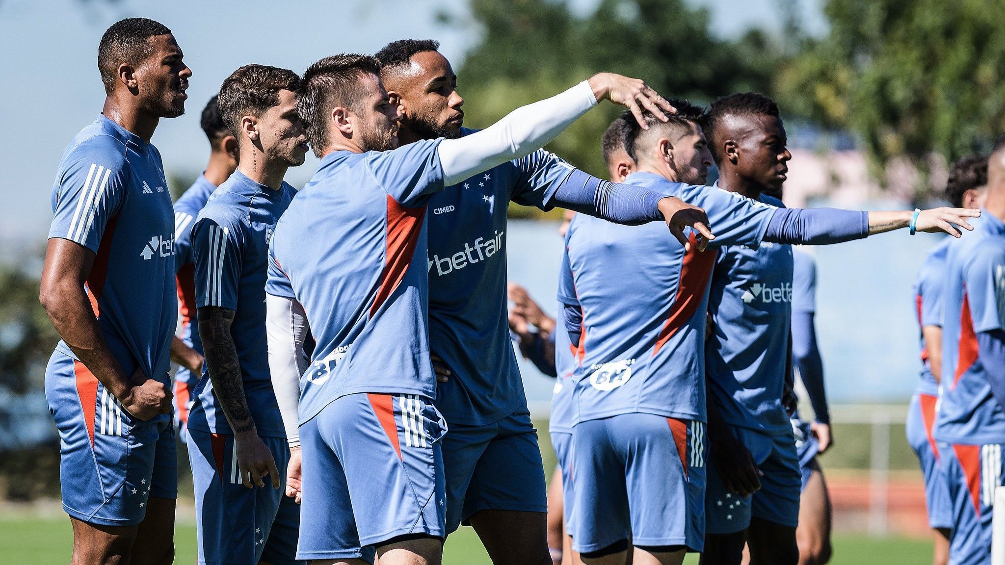Com retorno de titular, Cruzeiro divulga relacionados para jogo contra Vasco