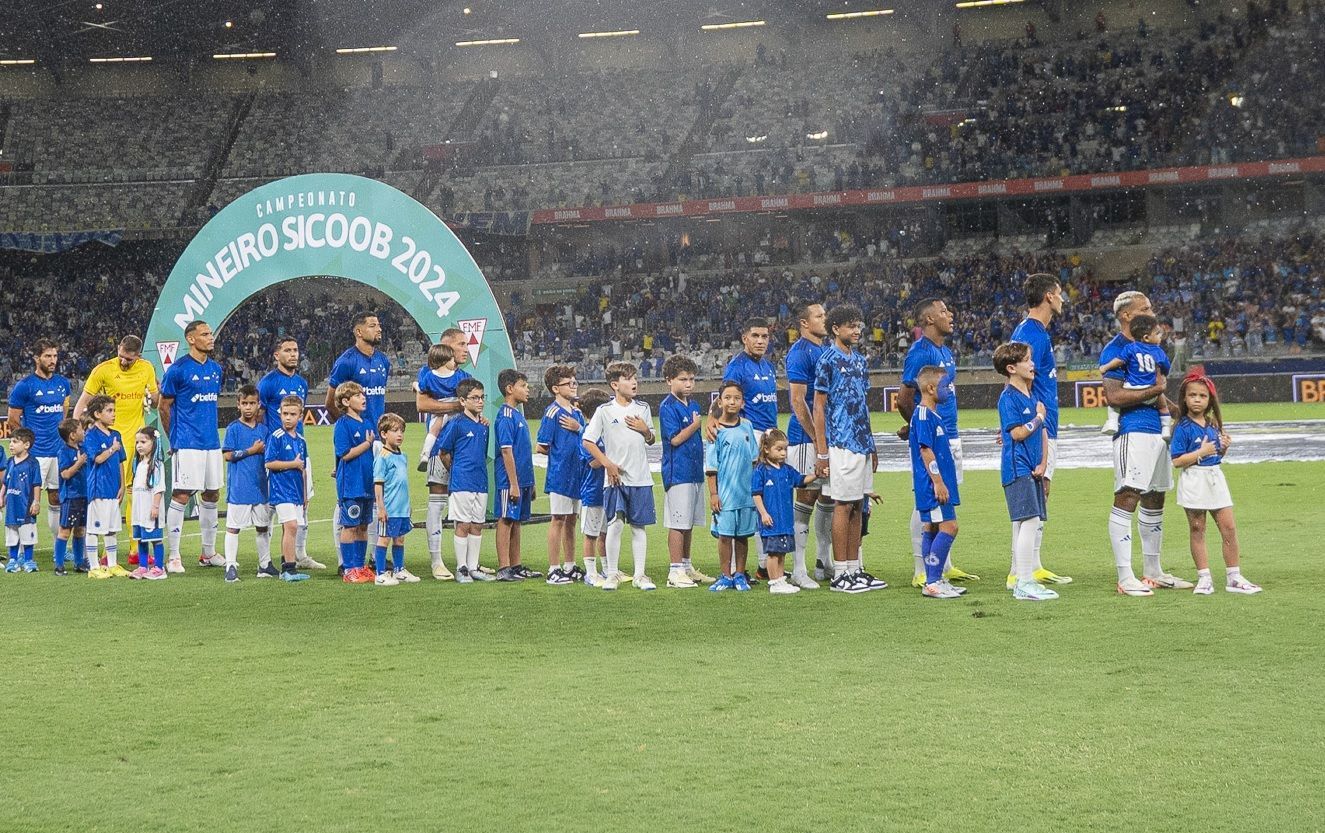 Apesar de derrota do Cruzeiro, comentarista se derrete por reforço: 'Treinador em campo'