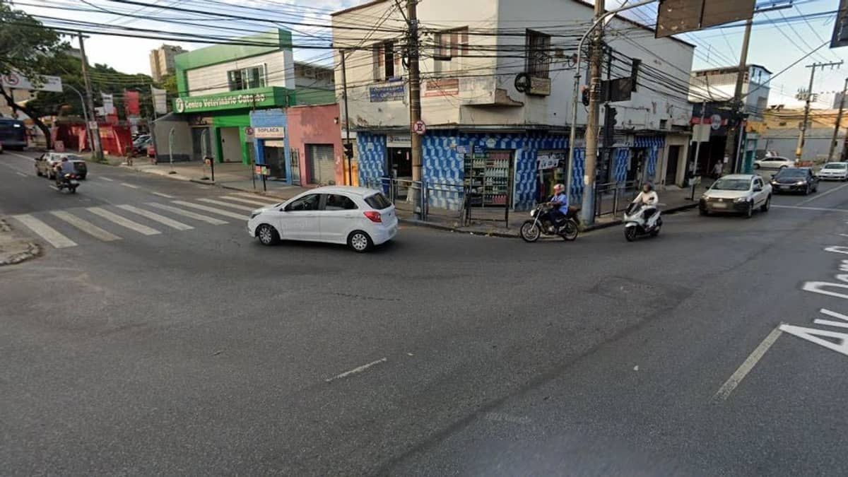 Vítimas de acidente entre carro e moto são levadas com múltiplas fraturas para o Hospital João XXIII em Belo Horizonte  