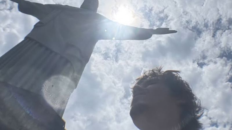 De férias no Rio de Janeiro, filho de David Beckham visita Cristo Redentor