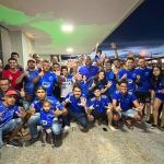 Torcedores lotam porta de hotel para recepcionar o Cruzeiro em Patrocínio