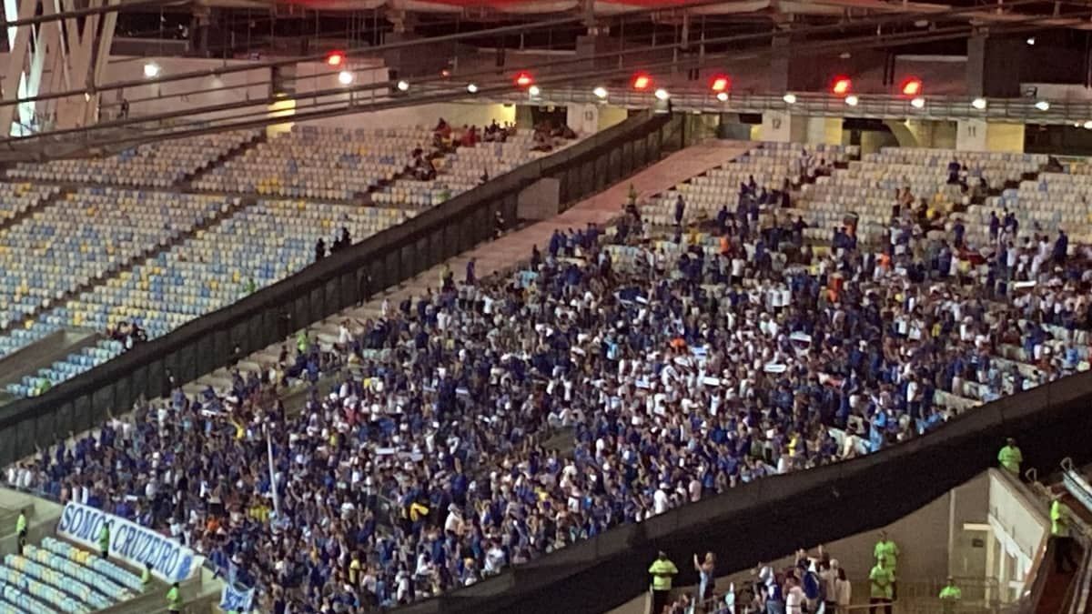 Torcida do Cruzeiro provoca Flamengo no Maracanã: 'Real Madrid, pode esperar'