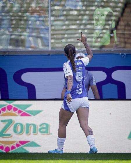 Leticia, autora de um dos gols do Cruzeiro na vitória sobre o Bragantino