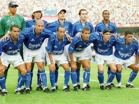 Campeão pelo Cruzeiro diz que jogou mais que Casemiro, e web reage