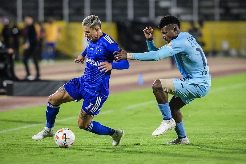 Com mistão, Cruzeiro empata em Quito na estreia pela Copa Sul-Americana