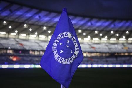 A não ser nos primeiros minutos, quando pressionou mais e chegou ao primeiro gol, o Atlético acabou sendo um time mais desarrumado e sem...