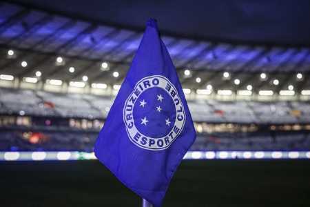 A não ser nos primeiros minutos, quando pressionou mais e chegou ao primeiro gol, o Atlético acabou sendo um time mais desarrumado e sem...