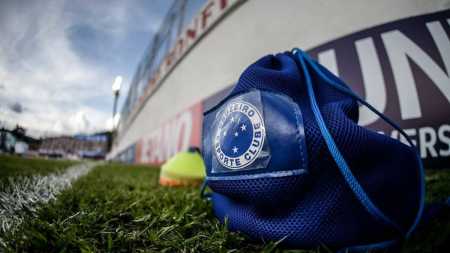 Cruzeiro abriu 2 a 0 no placar, viu o Grêmio empatar, mas conseguiu vencer em Nova Lima