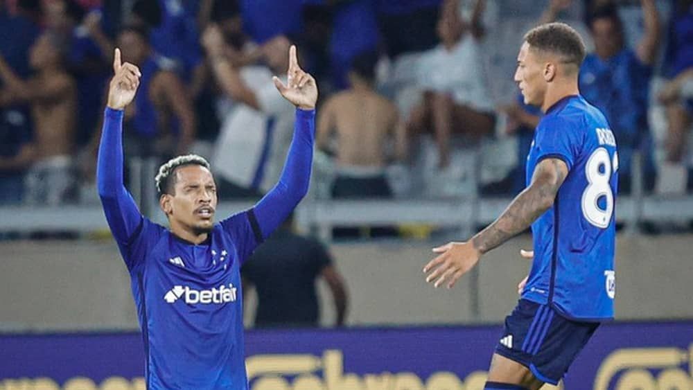Cruzeiro aumenta chance de ir à Sul-Americana após empate com Athletico-PR