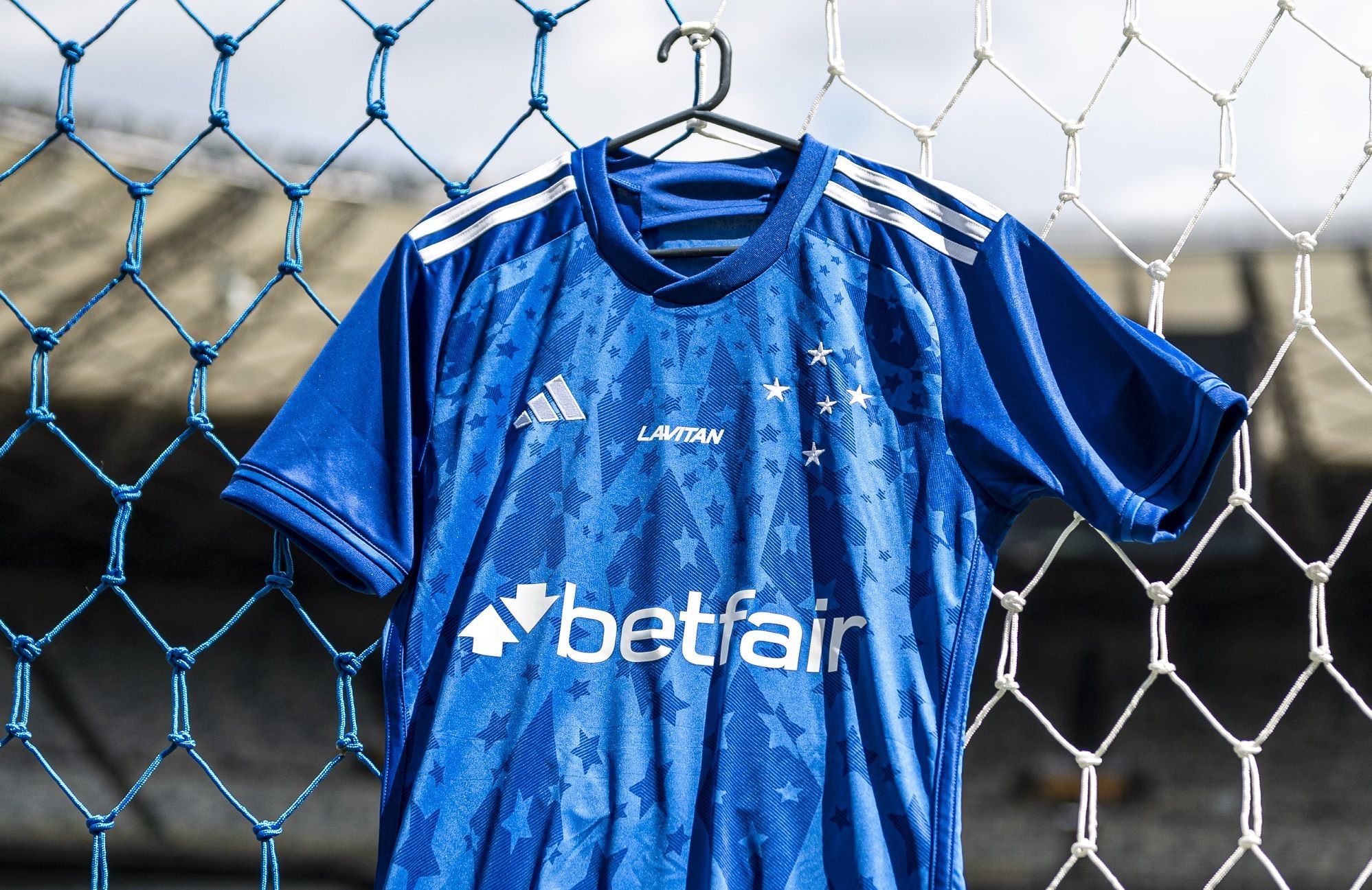 Cruzeiro recusa oferta milionária e avança por renovação com Betfair; veja valores