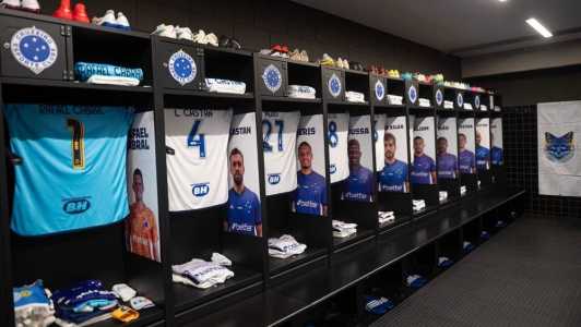 Cruzeiro cobre escudos do Atlético no vestiário