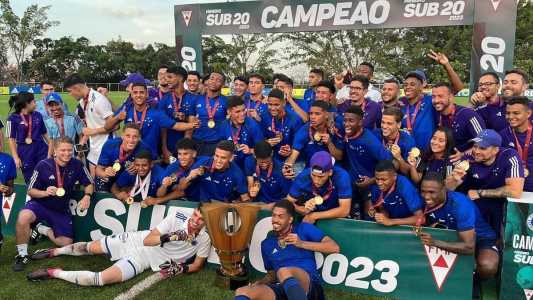 Cruzeiro comemorou o segundo título seguido no Campeonato Mineiro Sub-20