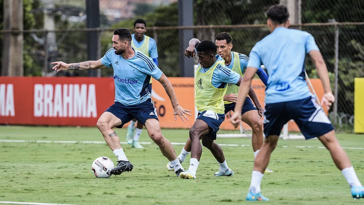 Cruzeiro continua preparação para clássico com América