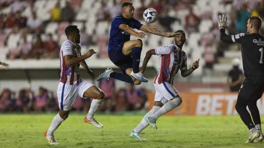 Cruzeiro desperdiçou várias chances e saiu de campo derrotado