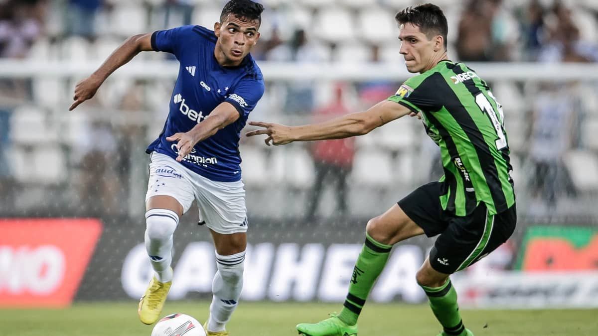 Cruzeiro luta muito contra o América, mas só isso não foi suficiente