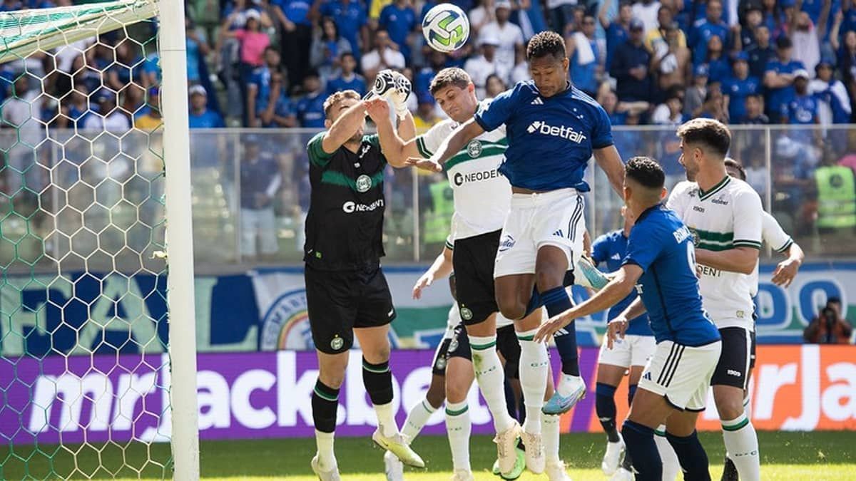 Cruzeiro joga mal, só empata com Coritiba e perde chance de colar no G6 da Série A