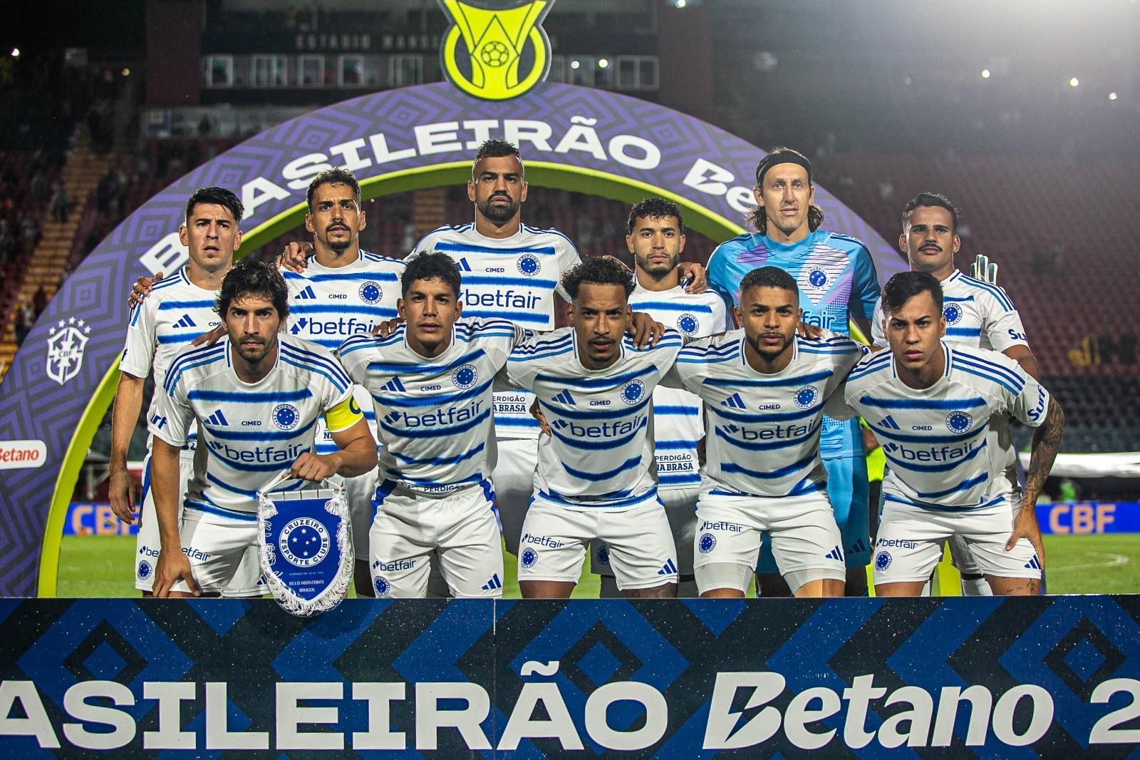 Jogadores do Cruzeiro mandam recado a Jamerson, do Vitória, que quebrou tornozelo