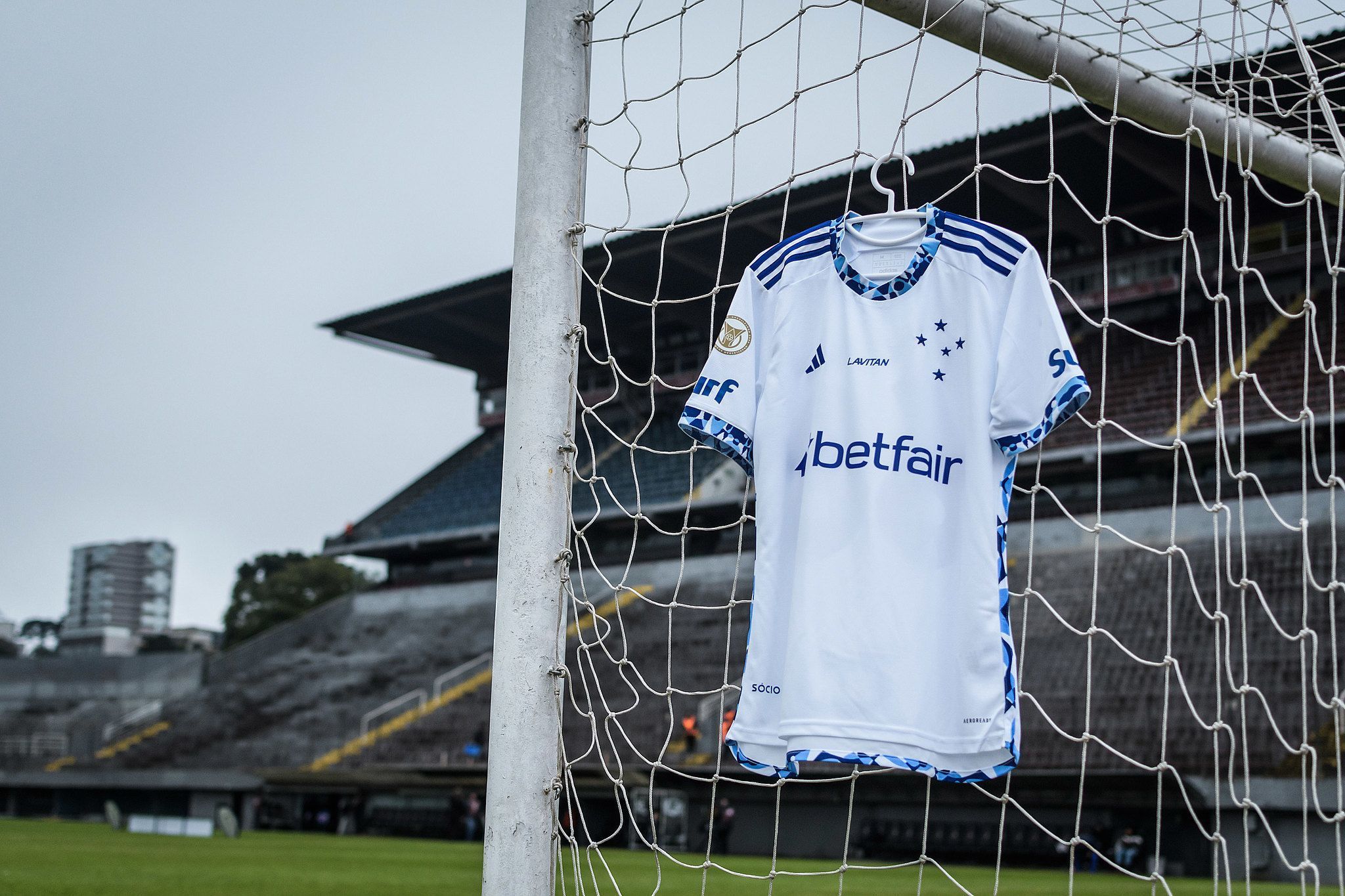Ídolo do Cruzeiro marca presença em estádio antes de duelo com o Grêmio