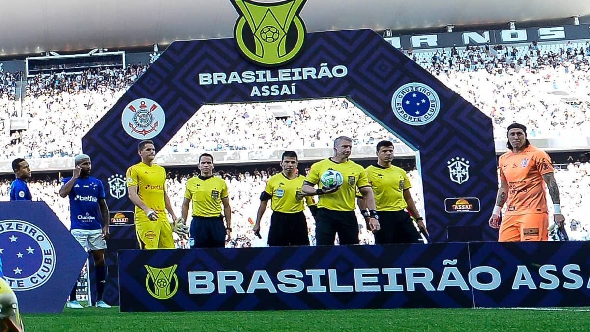 Cruzeiro vai à CBF e faz cobrança por 'decisões equivocadas' da arbitragem