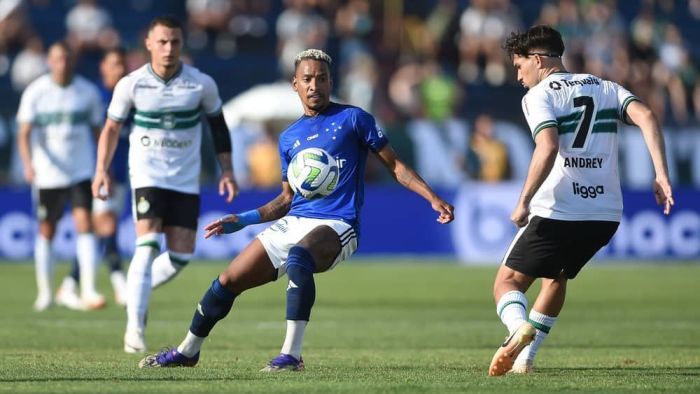 Cruzeiro foi derrotado pelo Coritiba na Vila Capanema