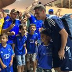 Cruzeiro chega com muita festa da torcida a Patrocínio