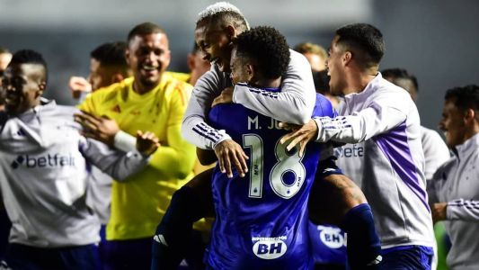 Cruzeiro goleou o Santos e voltou a vencer na Série A