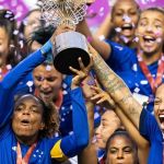 Taty Amaro pega pênalti no fim, Cruzeiro vence Atlético e conquista o Mineiro Feminino