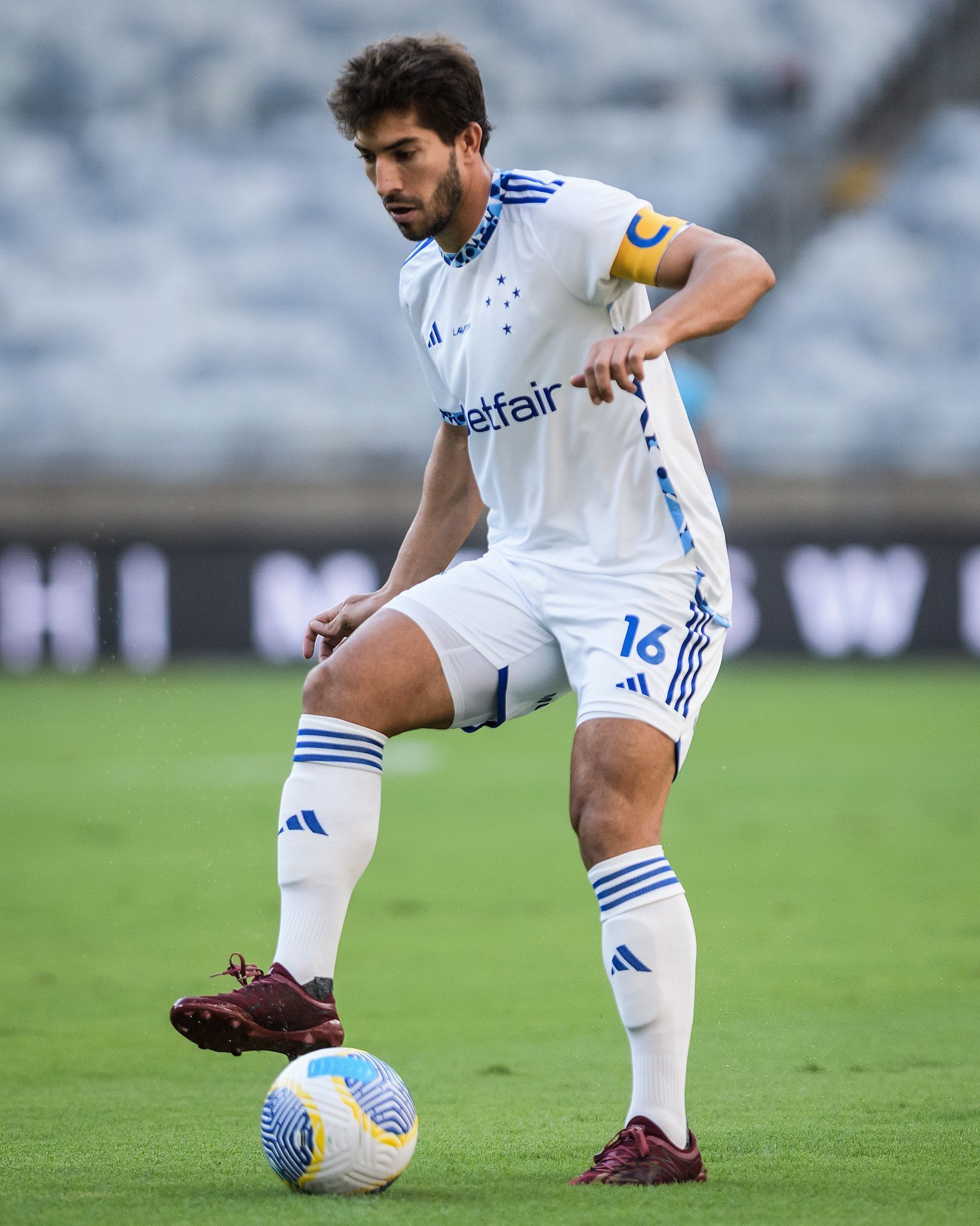 Lucas Silva revela que diretor do Cruzeiro prometeu 'grande notícia'