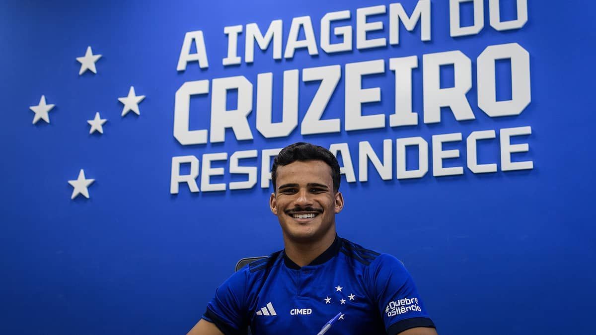 Cruzeiro oficializa renovação de contrato do lateral-esquerdo Kaiki