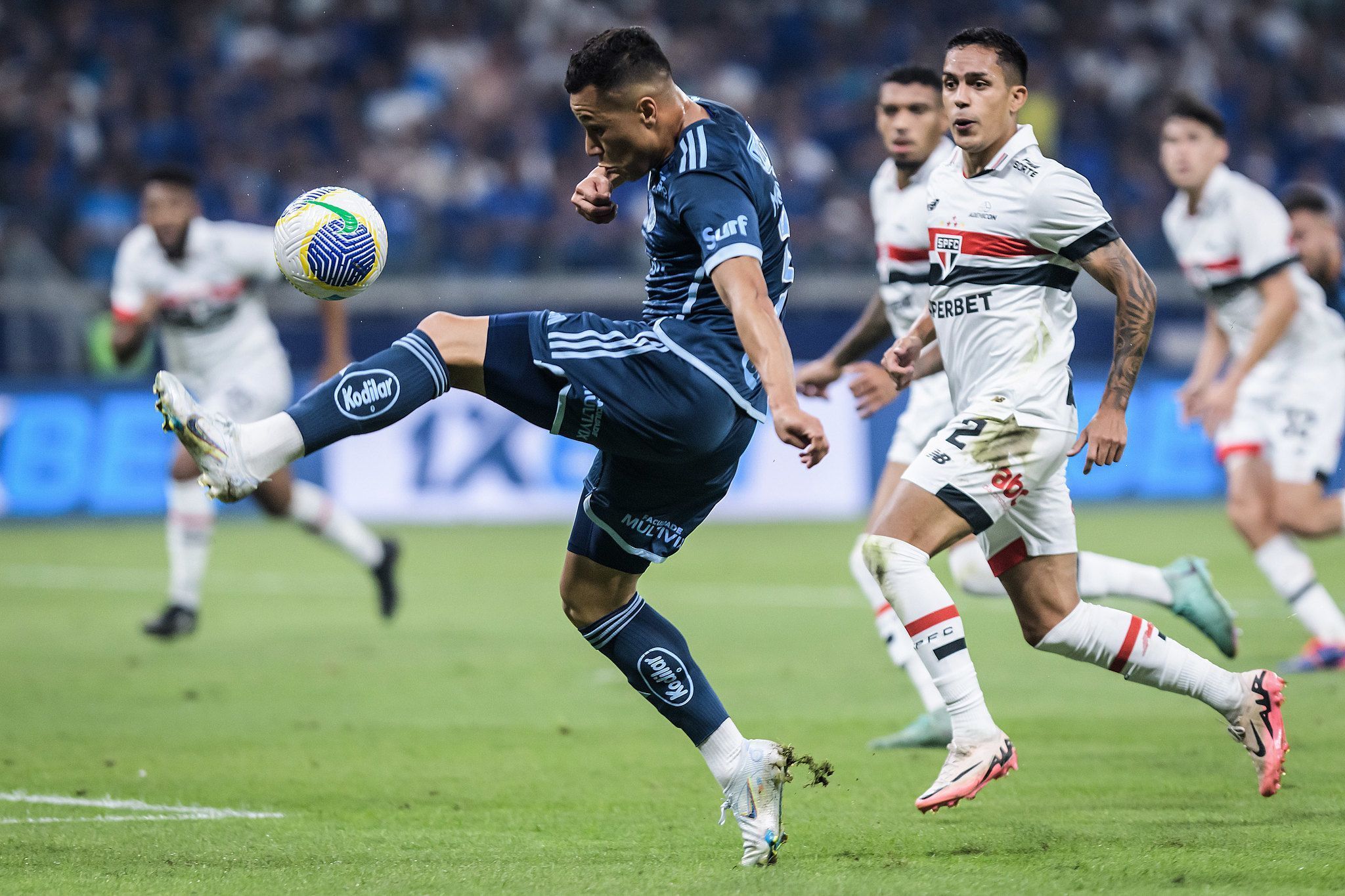 Cruzeiro joga mal, é derrotado por reservas do São Paulo e deixa o G6 do Brasileiro