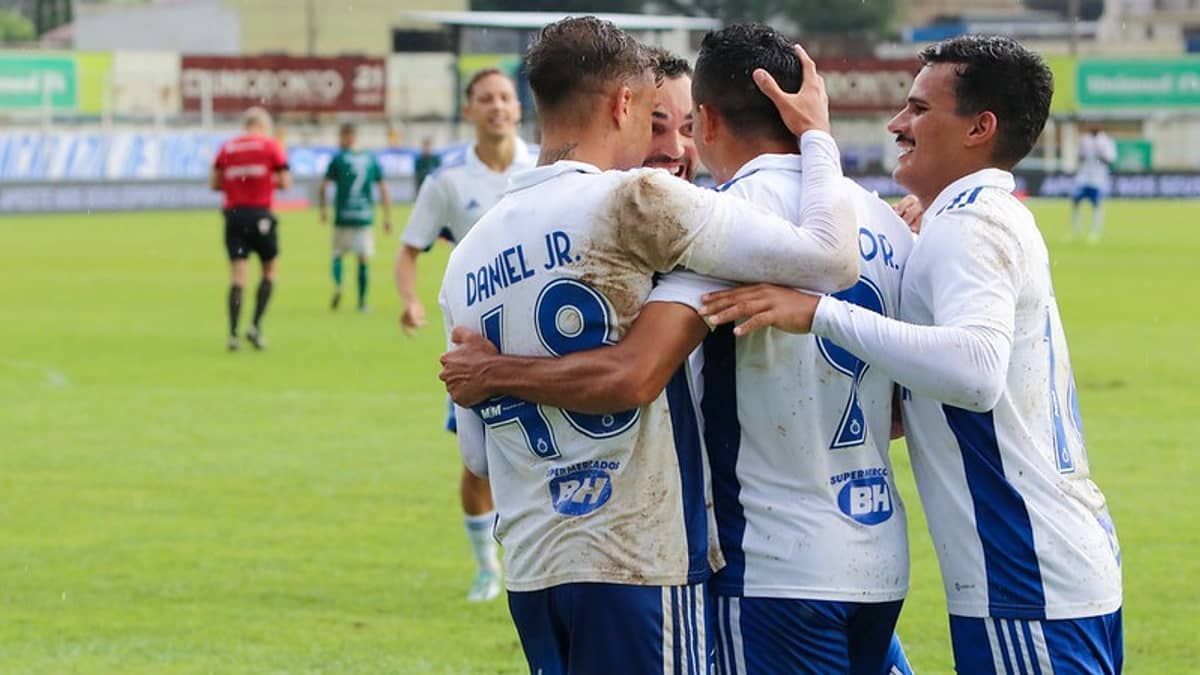 Cruzeiro pode sofrer punição por bomba arremessada em jogo com a Caldense