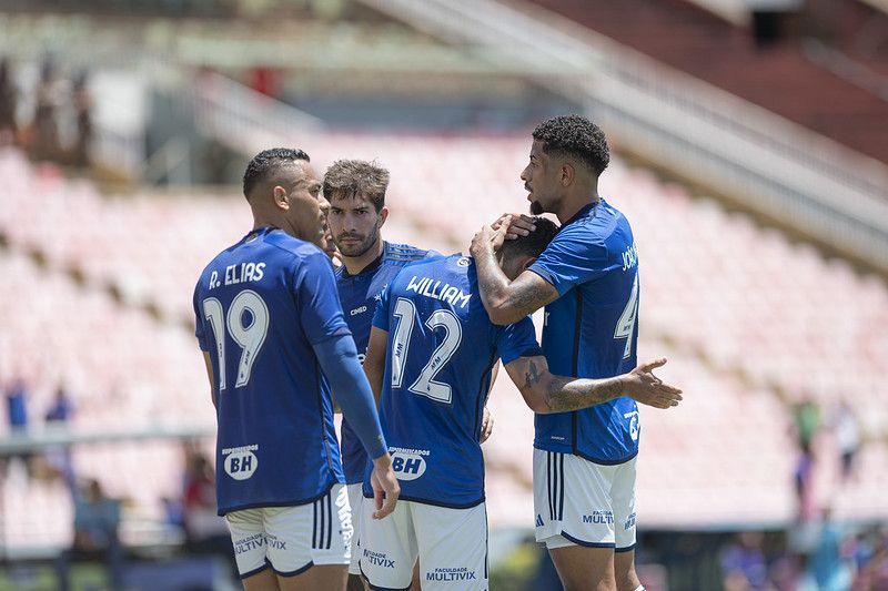 Cruzeiro vence o Pouso Alegre, assume liderança geral e se classifica no Mineiro