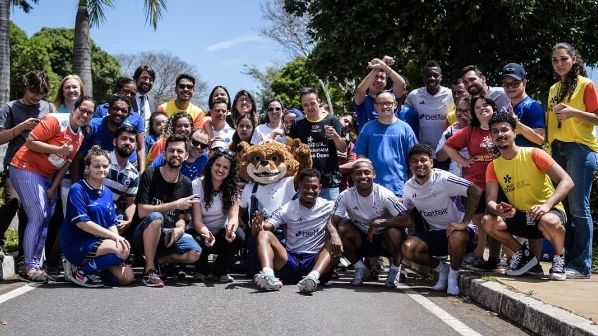 Cruzeiro recebe visita de torcedores surdos e com Síndrome de Down na Toca
