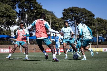 Cruzeiro tem mais quatro sessões de treino antes do jogo com o Grêmio