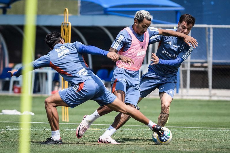 De olho no São Paulo, Cruzeiro volta aos treinos com novidades na Toca