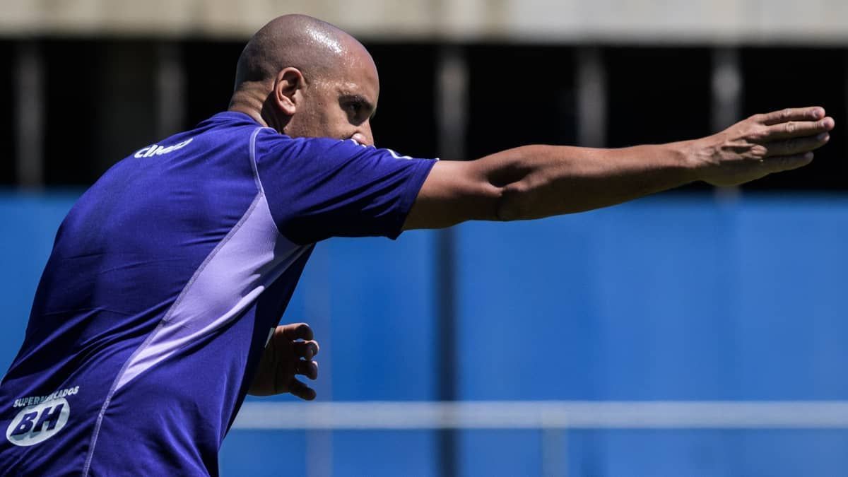 Veja fotos do treino do Cruzeiro neste domingo na Toca da Raposa II