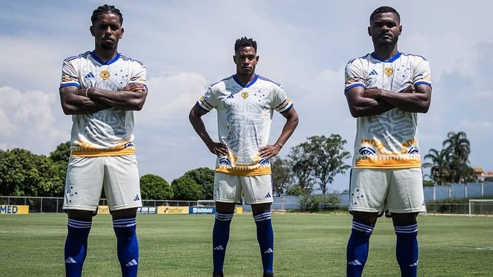 Cruzeiro anuncia parceria com Observatório do Racismo e leiloará uniformes