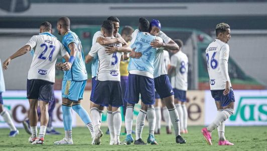 Cruzeiro venceu o Goiás com gol no fim e aliviou pressão no Brasileirão