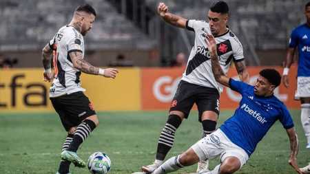 Cruzeiro vencia o Vasco até os 31 minutos do segundo tempo, quando levou gol de 'bola parada', no Mineirão