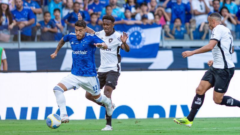 Após vitória, Cruzeiro emplaca quatro nomes na 'seleção da rodada' do Brasileiro